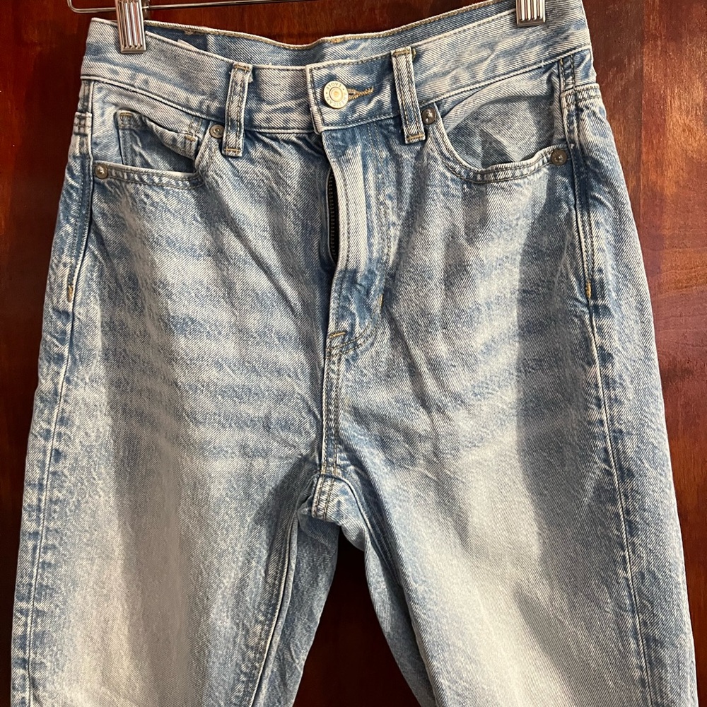 SUPER CUTE American Eagle Mom Jeans!!
